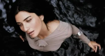 Büyüküstün’ün Paris Moda Haftası tarzı olay yarattı! “Görünce tadım kaçtı”