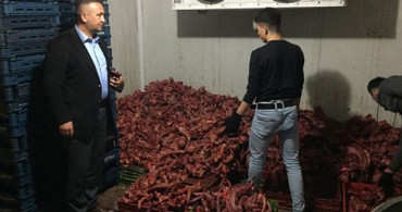 1 Ton Kaçak Kesilmiş Tavuk Eti Ele Geçirildi
