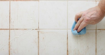 10 Dakikada Banyo Karolarını Tertemiz Yapan Formül