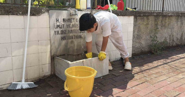 10 yaşındaki Abdullah Eman, gönüllü olarak mezarlıkları ve çeşmeleri temizliyor