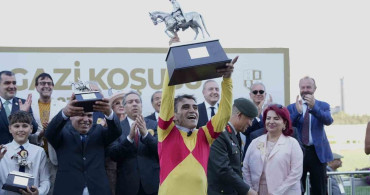 100. gazi koşusu'nda ödüller sahiplerini buldu