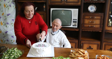 102 Yaşına Giren Hüseyin Aydoğan'a Doğum Günü Sürprizi