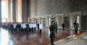 14 Mart Tıbbiyeliler Derneği Anıtkabir'i Ziyaret Etti