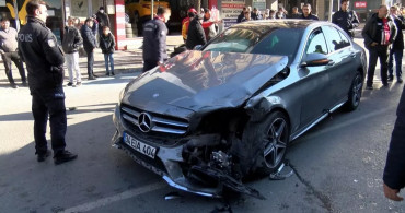 14 Yaşında Olan Çocuk Lüks Otomobille Kazaya Karıştı