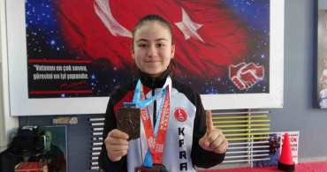 14 Yaşındaki Mukaddes Feyza Yükselmiş Türkiye Şampiyonu Oldu