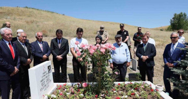 15 Temmuz şehidi Gündüz kabri başında anıldı