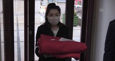 18 Mart'ta Göndere Çekilecek Ay Yıldızlı Bayrak Zonguldak'a Ulaştı
