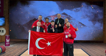 2025 Dünya Halter Şampiyonası'nda Bronz Madalya Sevinci