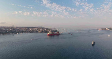 215 metrelik boru döşeme gemisinin geçişi nedeniyle boğaz hattı kapatıldı