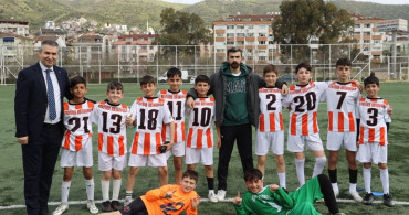 23 Nisan Futbol Turnuvası'nın Şampiyonu Atatürk Ortaokulu Oldu