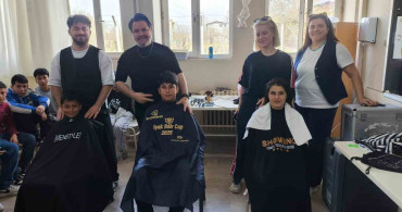 23 Nisan Öncesi Öğrencilere Güzellik Hizmeti