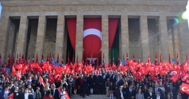 23 Nisan Törenleri Anıtkabir'de Başladı
