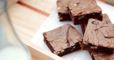 3 Malzemeli Unsuz Brownie Tarifi