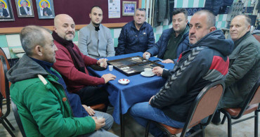 32 Binde Bir İhtimal Gerçek Oldu: Tavla Turnuvasında Abi Kardeş Eşleşti