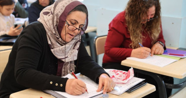 40 Yaş Sonrası Eğitime Adım Atan Kız Kardeşler