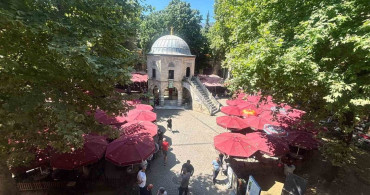 530 yıllık tarihi kozahan'da masa sandalyeler yeniden açıldı