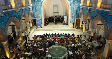 60 Yaş Üstü Öğrenciler Kep Attı: Tazelenme Üniversitesi'nden İlk Mezunlar