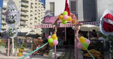 60 yaşındaki kadın girişimci pastacı kursunu bitirip kendi iş yerini açtı