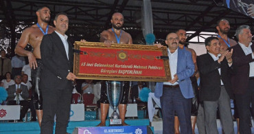 65. Kurtdereli Mehmet Pehlivan Yağlı Güreşleri'nde Başpehlivan Orhan Okulu