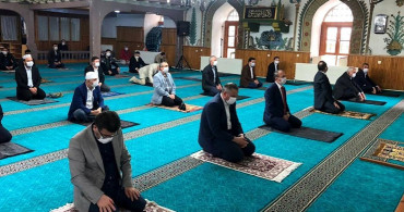 65 Yaş Üstü 20 Yaş Altı Cuma Namazına Gidebiliyor mu?