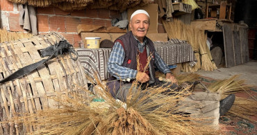 80 Yaşındaki Feyzul Yıldırım'ın Süpürgecilik Serüveni