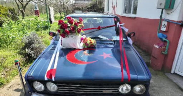 86 Yaşında Aşkını Duyurdu: Gelin Arabası Süsleyip Şiir Okudu