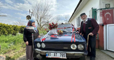 86 Yaşında Gelin Arabası Süsleyip Aşkını Şiirle İfade Etti
