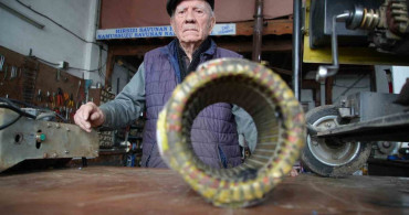 88 Yaşındaki Usta Elektrikçi Gençlere İlham Veriyor