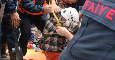 94 Yaşındaki Adam Bahçedeki Kuyuya Düşerek Kurtarıldı