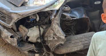 94 yaşındaki sürücünün kazası, park halindeki araçlara çarpmasına yol açtı