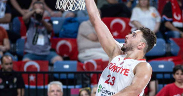 A milli erkek basketbol takımı grubu yenilgisiz tamamladı