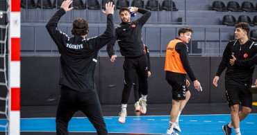 A Milli Erkek Hentbol Takımı İstanbul'da Kamp Yapıyor