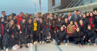 A Milli Kadın Futbol Takımı Sinop’ta Karşılandı