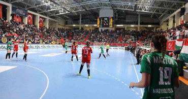 A Milli Kadın Hentbol Takımı Euro Cup'ta Macaristan'a Yenildi