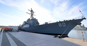 ABD savaş gemisi USS Roosevelt Mersin Limanı'na demirledi