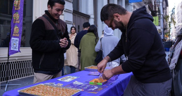 ABD'li Girişimci Türk Baklavasını New York'ta Tanıtıyor