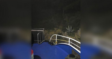 Adalar Seferi Yapan Yolcu Motoru Sis Sebebiyle Karaya Oturdu