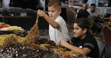 Adana'da 4. Tesbih ve Doğal Taşlar Fuarı Devam Ediyor