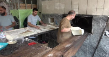 Adana'da 40 derece sıcakta fırıncıların zorlu ekmek mesaisi