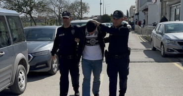 Adana'da Direksiyonunu Ayağıyla Kontrol Eden Sürücü Yakalandı