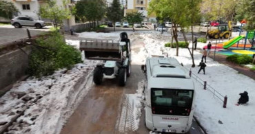 Adana'da Dolu Yağışı Kütleler Oluşturdu: Çocuklar Eğlendi