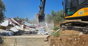 Adana'da Göl Kıyısındaki Kaçak Yapılar Yıkılıyor