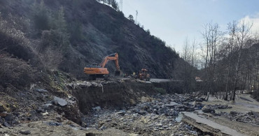 Adana'da Heyelan Sonrası Yol Çalışmaları Devam Ediyor