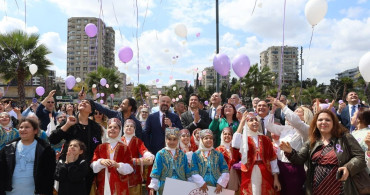 Adana'da Kanser Farkındalığı İçin Mor Balonlar Bırakıldı