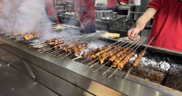 Adana'da Karnaval Coşkusu Kebapçılara Yüz Gülümsetti