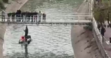 Adana'da Kontrolden Çıkan Araç Sulama Kanalına Düştü