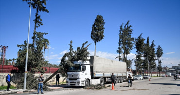 Adana'da Kuvvetli Rüzgar Hayatı Olumsuz Etkiliyor