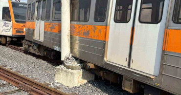 Adana'da Metro Vagonu Raydan Çıktı