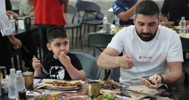 Adana'da milli maç keyfi: ciğer ve kebapla dev ekran deneyimi