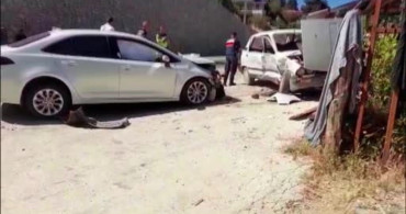 Adana'da otomobiller çarpıştı: 2 yaralı